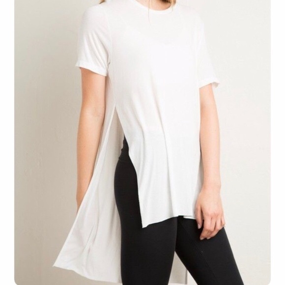 Brandy Melville Tops - Brandy Melville ‘Helen’ Top